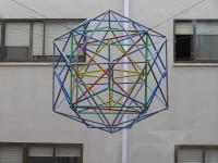 ¡geometría al poder ! el omnipoliedro de nuestro patio interior